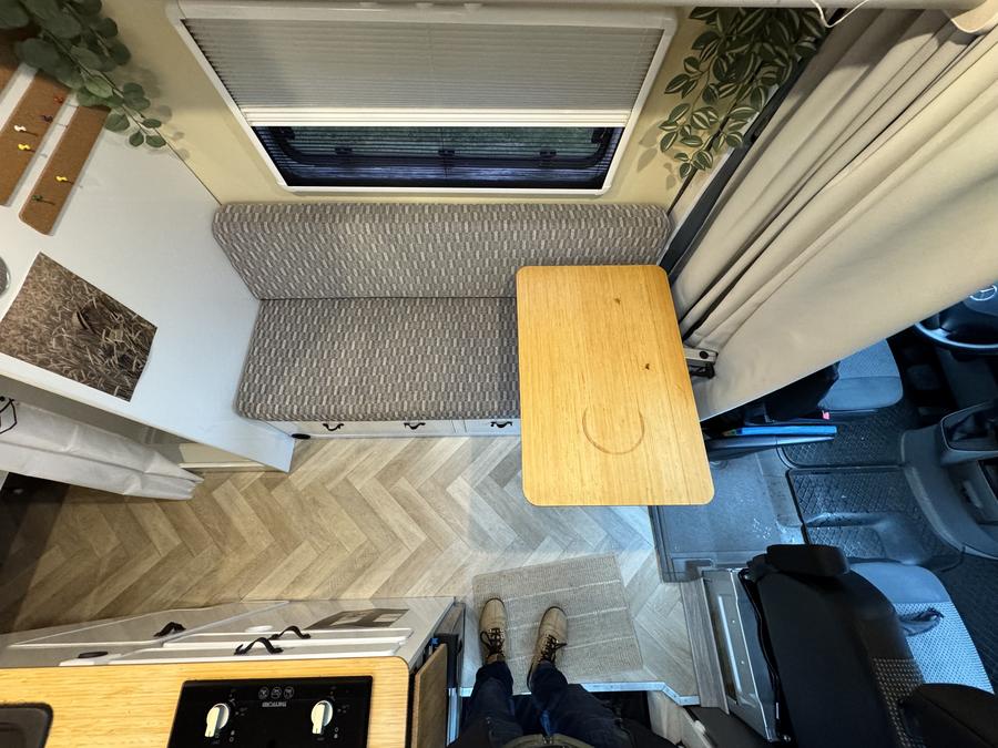 Zitbank met tafel