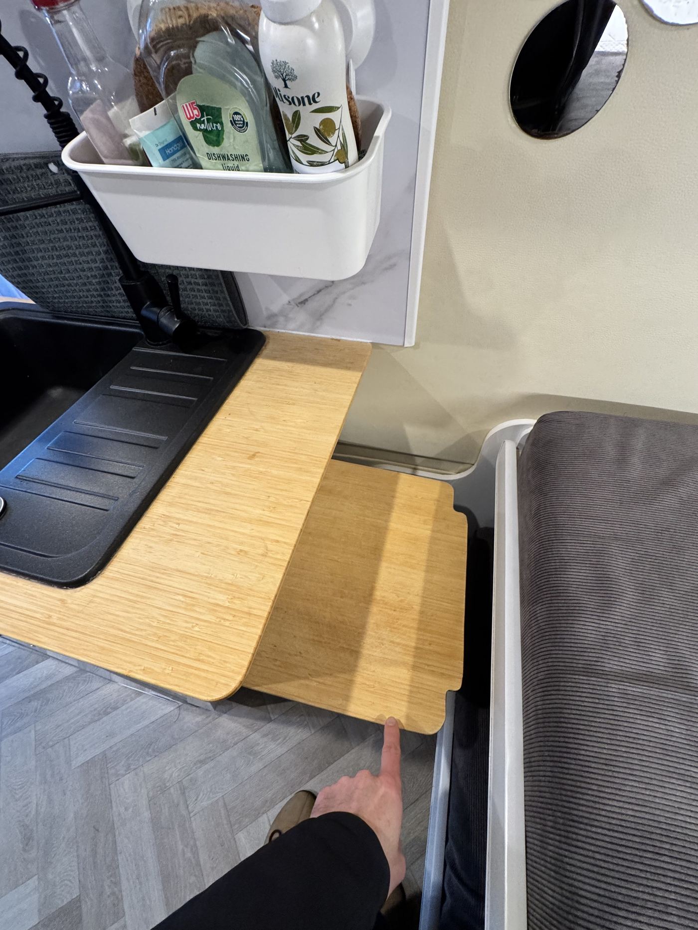 Tafel wordt omgetoverd tot werkplek