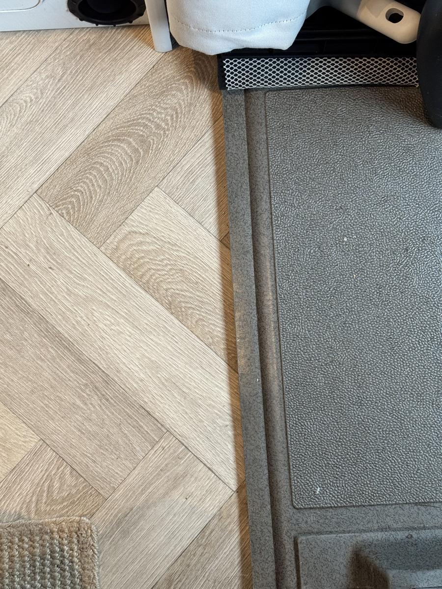 Visgraat vloer
