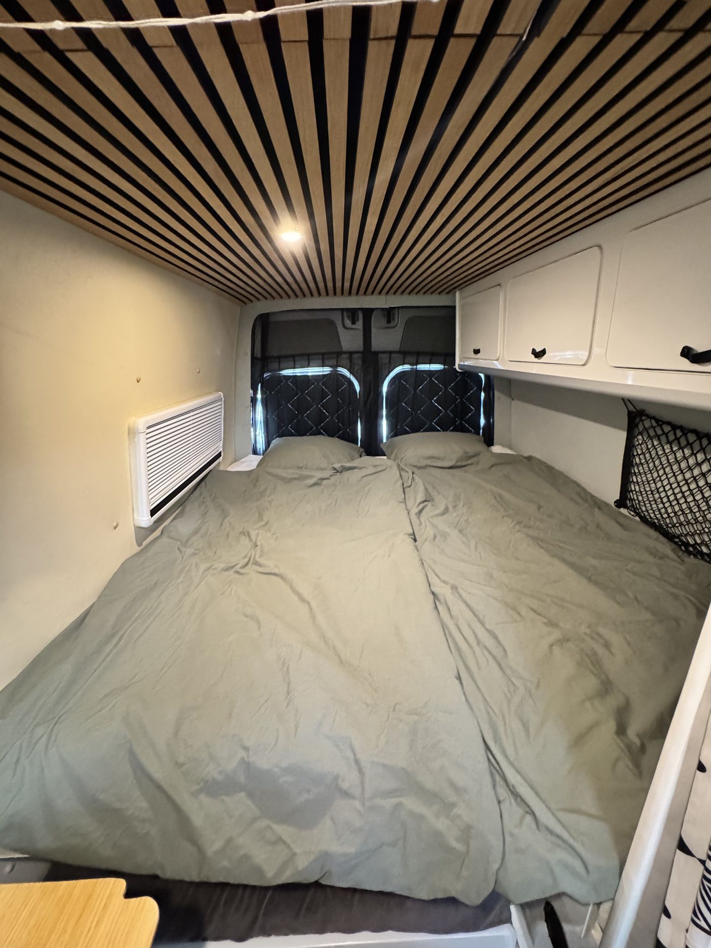 Knus hoekje in de camper